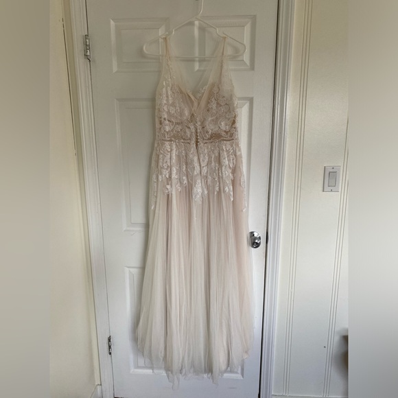 Wtoo by Watters Reagan Gown- size 12/14 Lace + Tulle floor-length Wedding Dress - Picture 7 of 9